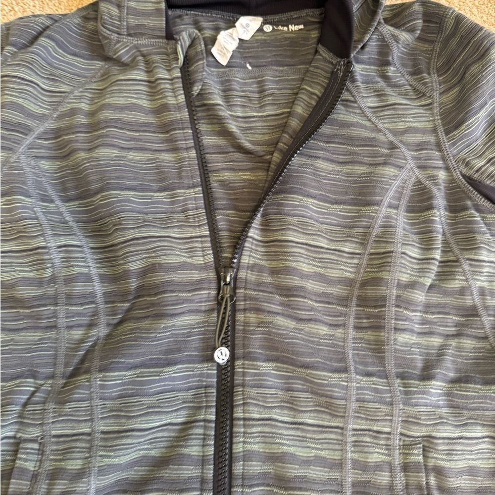 Lululemon Athletica hooded zip up size 6 - Picture 4 of 8